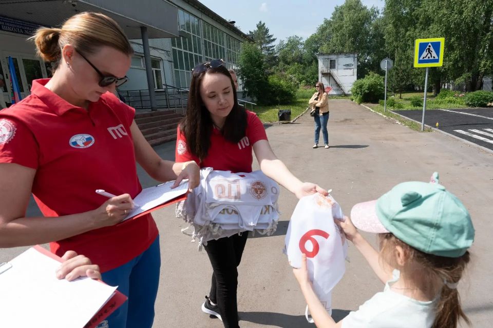На каникулах кемеровские школьники выполняют нормы ГТО На каникулах кемеровские школьники выполняют нормы ГТО