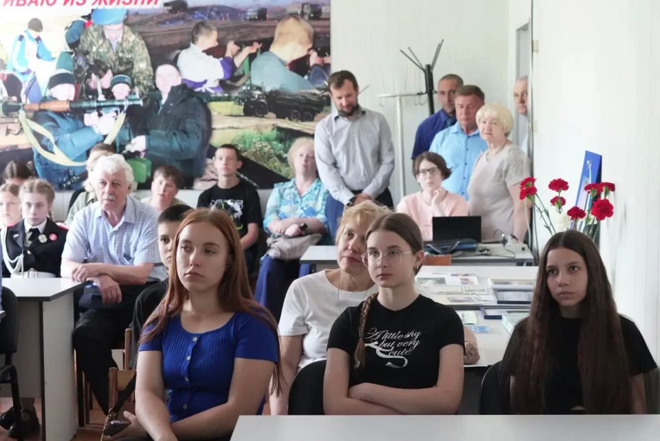 «Я Люблю тебя, небо!»: в здании регионального отделения ДОСААФ проходит фотовыставка в честь юбилея Владимира Мартемьянова «Я Люблю тебя, небо!»: в здании регионального отделения ДОСААФ проходит фотовыставка в честь юбилея Владимира Мартемьянова