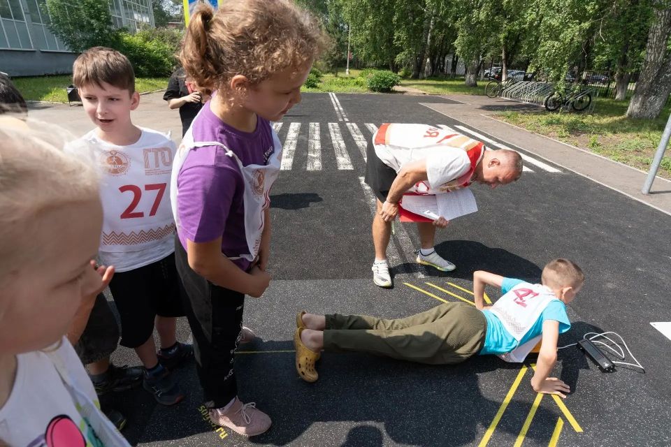 На каникулах кемеровские школьники выполняют нормы ГТО На каникулах кемеровские школьники выполняют нормы ГТО