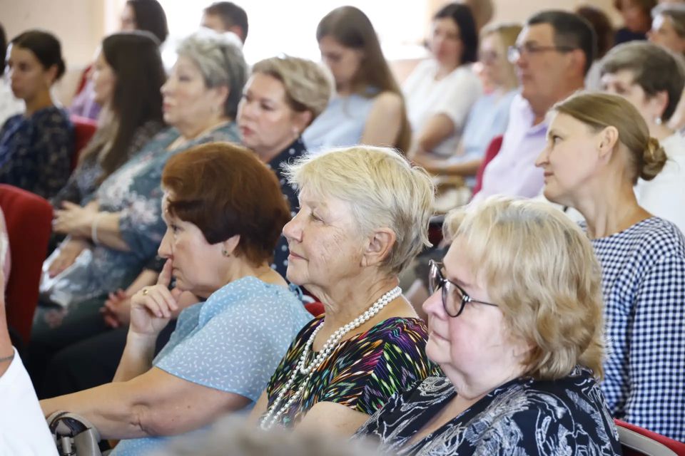 Каждый год в третье воскресенье июня мы отмечаем День медицинского работника – праздник людей, посвятивших себя благородному делу – сохранению здоровья и спасению человеческих жизней Каждый год в третье воскресенье июня мы отмечаем День медицинского работника – праздник людей, посвятивших себя благородному делу – сохранению здоровья и спасению человеческих жизней
