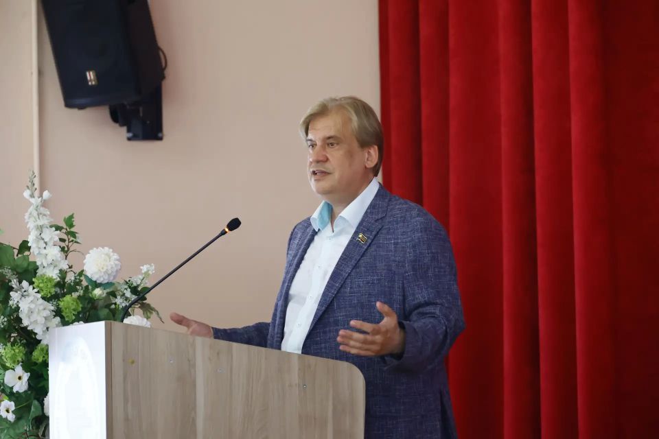 Каждый год в третье воскресенье июня мы отмечаем День медицинского работника – праздник людей, посвятивших себя благородному делу – сохранению здоровья и спасению человеческих жизней Каждый год в третье воскресенье июня мы отмечаем День медицинского работника – праздник людей, посвятивших себя благородному делу – сохранению здоровья и спасению человеческих жизней