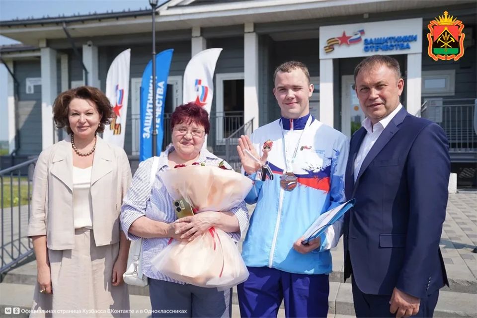 Илья Середюк передал ветеранам СВО специализированные автомобили и обсудил развитие адаптивного спорта в Кузбассе Илья Середюк передал ветеранам СВО специализированные автомобили и обсудил развитие адаптивного спорта в Кузбассе