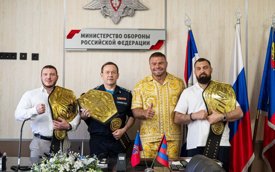 Больше тысячи кузбассовцев получили возможность пообщаться с легендой мирового ММА Анатолием Малыхиным в рамках серии открытых встреч в родном для спортсмена регионе Больше тысячи кузбассовцев получили возможность пообщаться с легендой мирового ММА Анатолием Малыхиным в рамках серии открытых встреч в родном для спортсмена регионе
