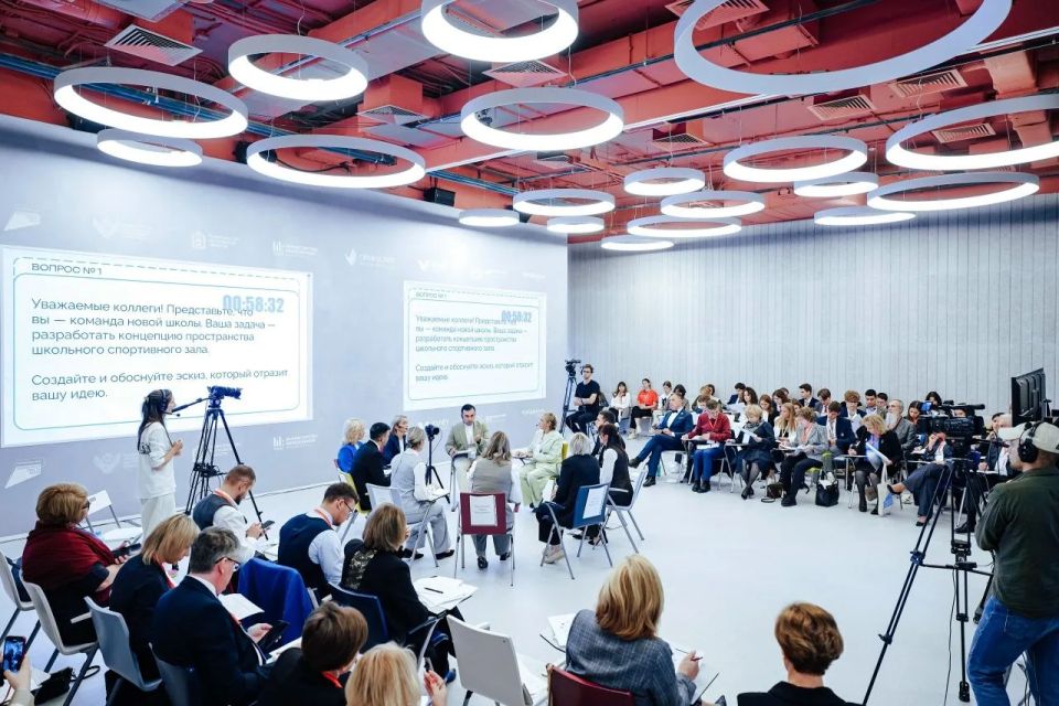 Директор кемеровской школы продолжит участие во Всероссийском профессиональном конкурсе «Директор года России — 2026» Директор кемеровской школы продолжит участие во Всероссийском профессиональном конкурсе «Директор года России — 2026»