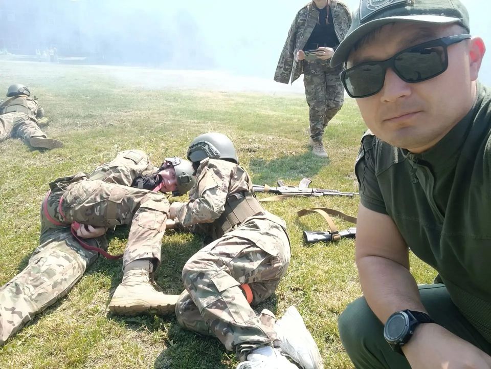 Новокузнецкая команда готовится к «Зарнице 2.0» с боевым наставником Новокузнецкая команда готовится к «Зарнице 2.0» с боевым наставником