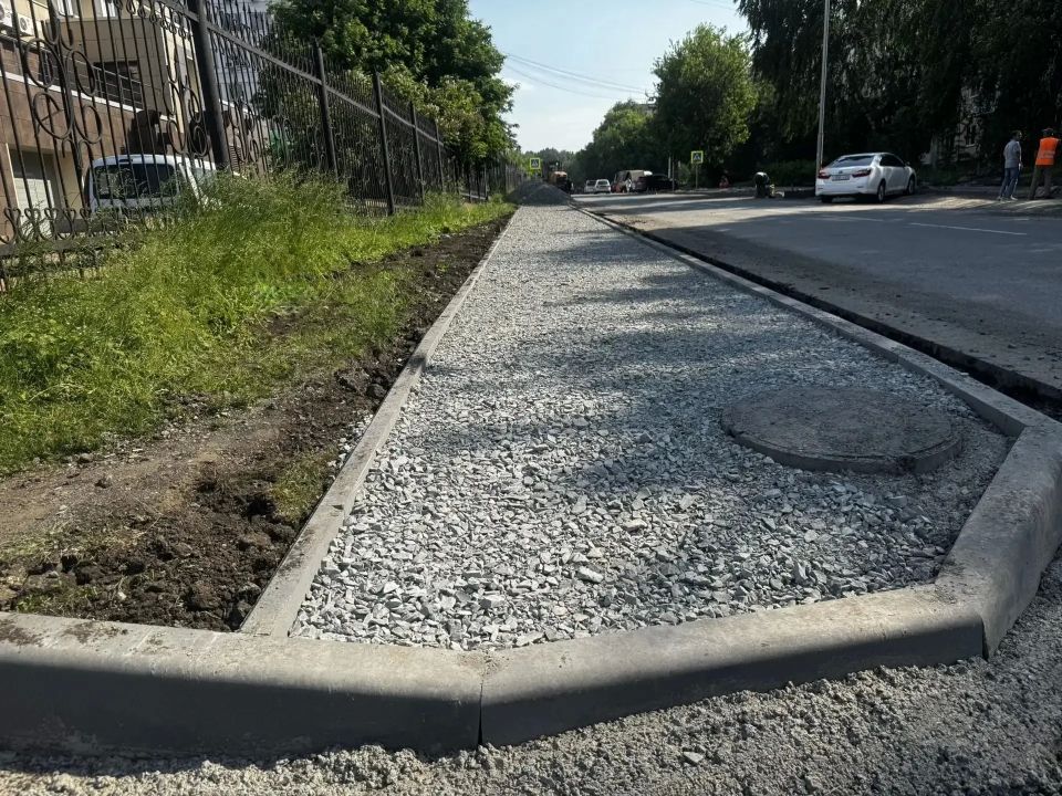 В Кемерове продолжается обновление скверов и тротуаров по нацпроекту В Кемерове продолжается обновление скверов и тротуаров по нацпроекту