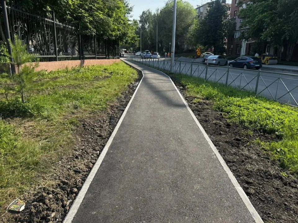 В Кемерове продолжается обновление скверов и тротуаров по нацпроекту В Кемерове продолжается обновление скверов и тротуаров по нацпроекту