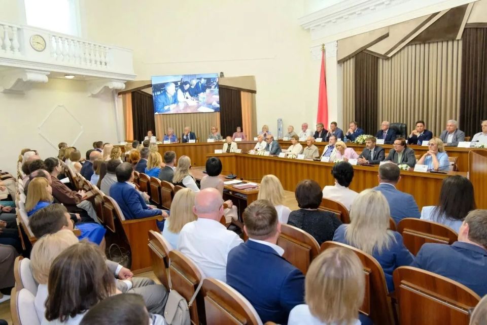 Дмитрий Анисимов поздравил с юбилеем Кемеровский городской Совет народных депутатов Дмитрий Анисимов поздравил с юбилеем Кемеровский городской Совет народных депутатов