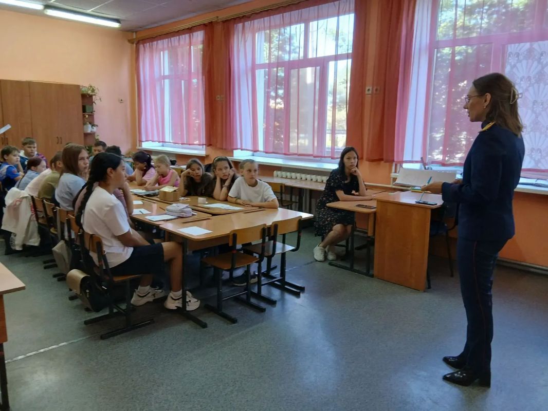 В период летних каникул сотрудники СКР провели профилактическую лекцию для детей В период летних каникул сотрудники СКР провели профилактическую лекцию для детей