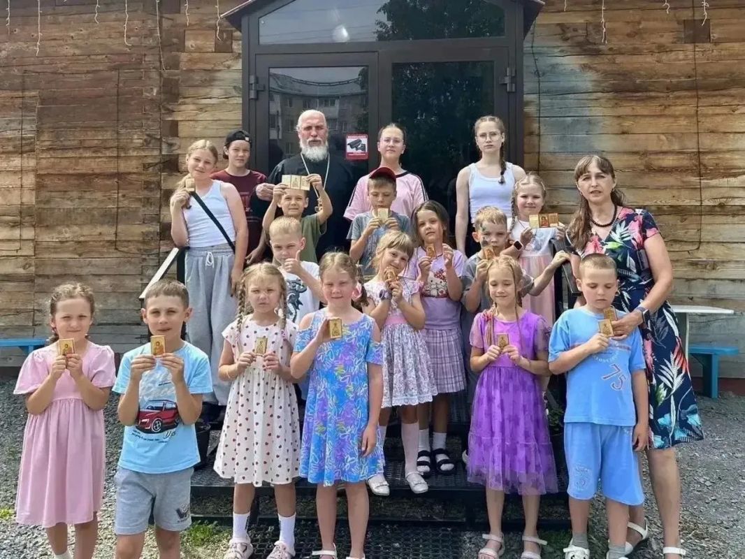 Кемеровские полицейские и общественники провели для детей экскурсию в храме Кемеровские полицейские и общественники провели для детей экскурсию в храме