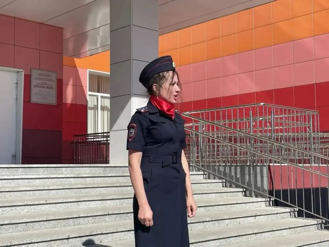 Кемеровские полицейские и медики рассказали ребятам, отдыхающим в пришкольном лагере, о вреде наркотиков Кемеровские полицейские и медики рассказали ребятам, отдыхающим в пришкольном лагере, о вреде наркотиков