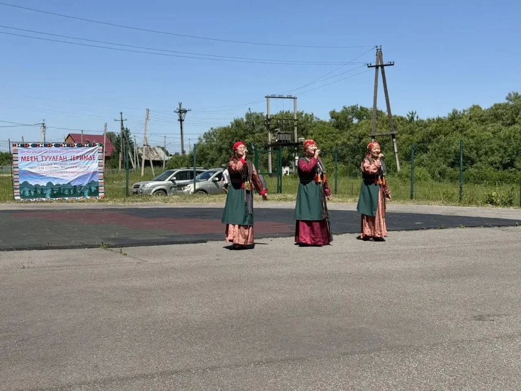 Сохраняя истоки: в поселке Телеуты прошел фестиваль «МЕЕ ТУУЛАН JEРИМДЕ» Сохраняя истоки: в поселке Телеуты прошел фестиваль «МЕЕ ТУУЛАН JEРИМДЕ»