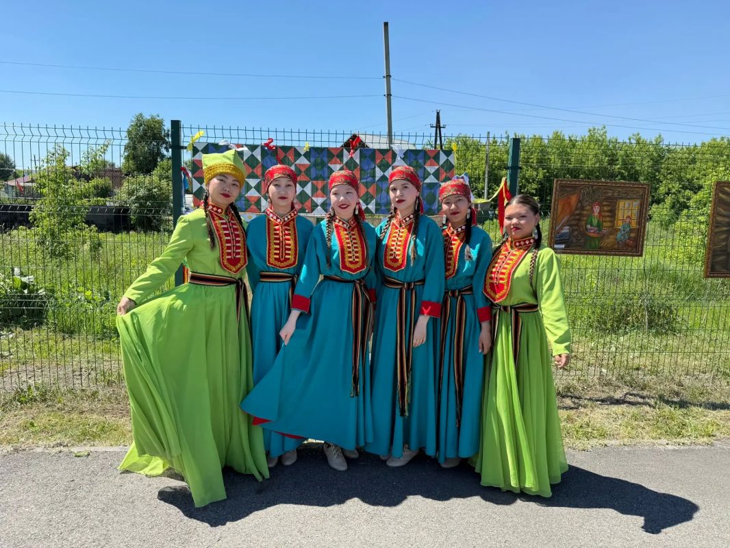 Сохраняя истоки: в поселке Телеуты прошел фестиваль «МЕЕ ТУУЛАН JEРИМДЕ» Сохраняя истоки: в поселке Телеуты прошел фестиваль «МЕЕ ТУУЛАН JEРИМДЕ»