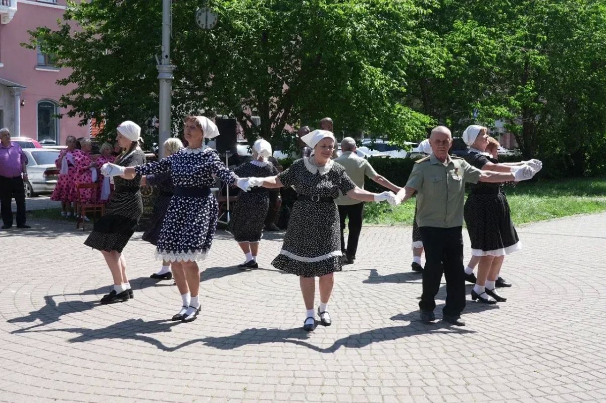 Ежегодный танцевальный марафон «В шесть часов вечера после войны» провели сегодня ветераны города Кемерово Ежегодный танцевальный марафон «В шесть часов вечера после войны» провели сегодня ветераны города Кемерово