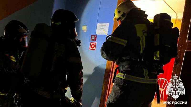 В Осинниках прошли пожарные учения В Осинниках прошли пожарные учения