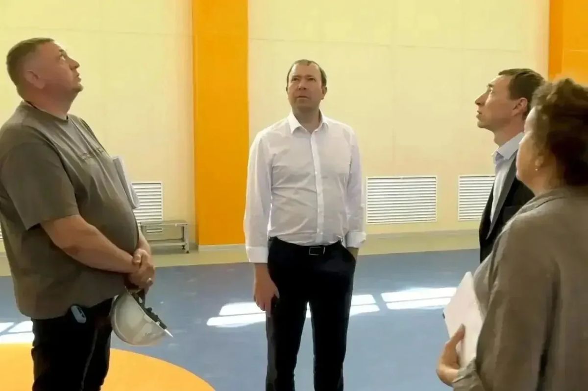 Глава Кемерова Дмитрий Анисимов провёл строительный штаб в лицее № 89 Глава Кемерова Дмитрий Анисимов провёл строительный штаб в лицее № 89