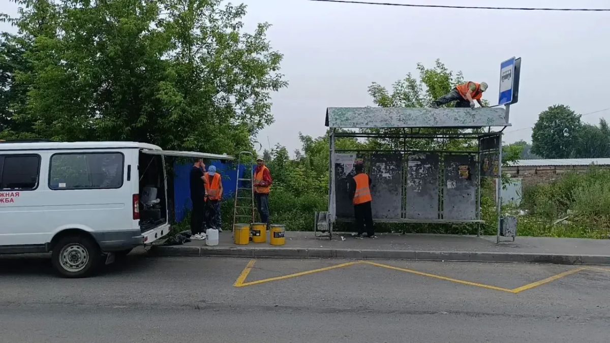 Сегодня в уборке кемеровских дорог и прилегающих к ним территорий задействовано более 80 единиц механизированной техники Сегодня в уборке кемеровских дорог и прилегающих к ним территорий задействовано более 80 единиц механизированной техники