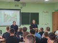 В Кемерове сотрудники Госавтоинспекции провели встречу со студентами техникума