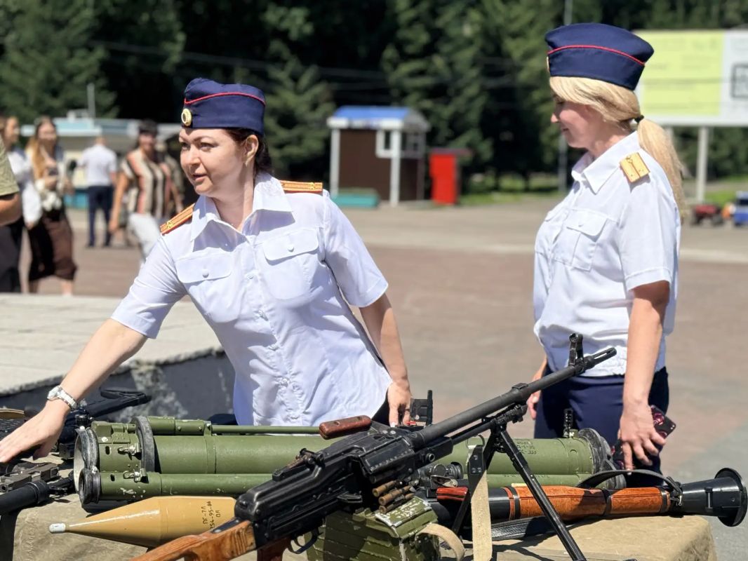 Офицеры и ветераны СК России в Кузбассе почтили память защитников Отечества в День ветерана боевых действий Офицеры и ветераны СК России в Кузбассе почтили память защитников Отечества в День ветерана боевых действий