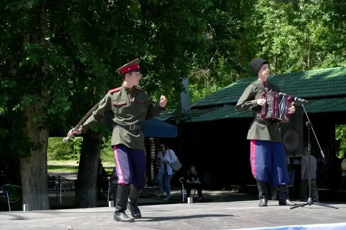В Комсомольском парке имени Веры Волошиной сегодня провели праздничную программу с семейной атмосферой В Комсомольском парке имени Веры Волошиной сегодня провели праздничную программу с семейной атмосферой