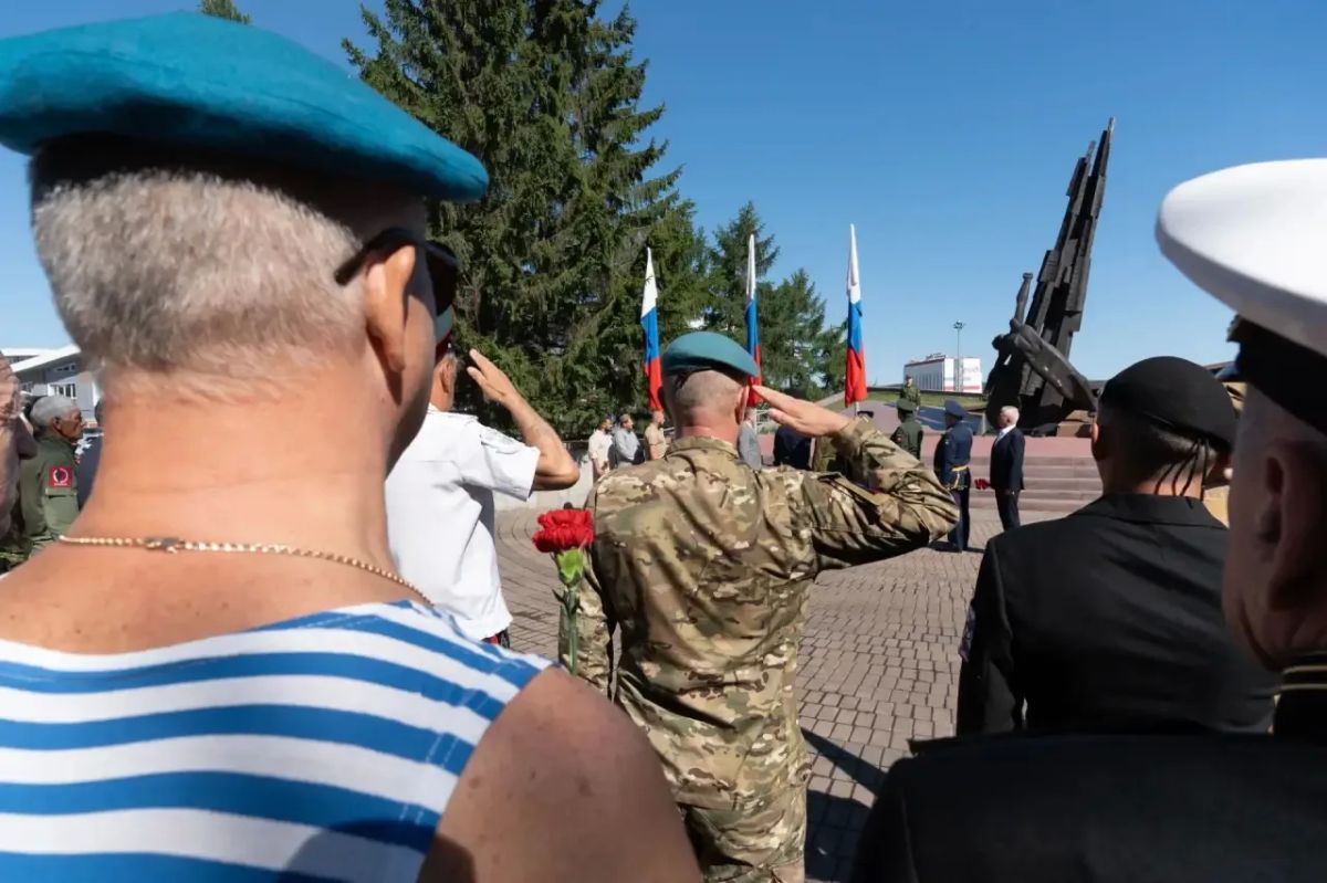 В День ветеранов боевых действий в России кемеровчане почтили память погибших защитников Родины В День ветеранов боевых действий в России кемеровчане почтили память погибших защитников Родины