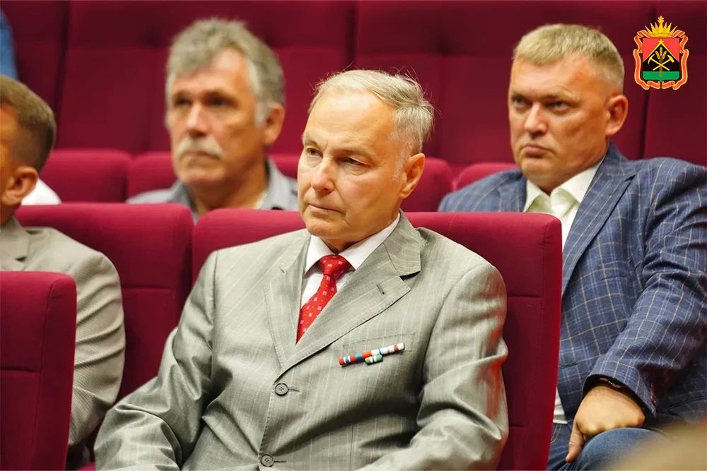 Илья Середюк в канун Дня Новокузнецка поздравил его жителей и отметил вклад почетных граждан в развитие города Илья Середюк в канун Дня Новокузнецка поздравил его жителей и отметил вклад почетных граждан в развитие города