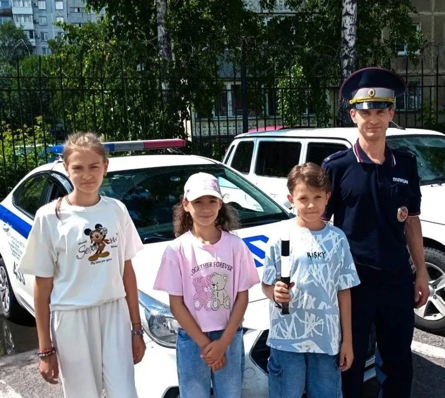 В Новокузнецке сотрудники Госавтоинспекции провели экскурсию для детей сотрудников
