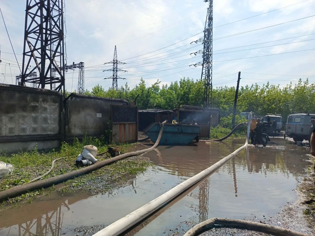Из-за обильных ливней р. Осиновка, приток воды в которой увеличился в десятки раз, вышла из берегов Из-за обильных ливней р. Осиновка, приток воды в которой увеличился в десятки раз, вышла из берегов
