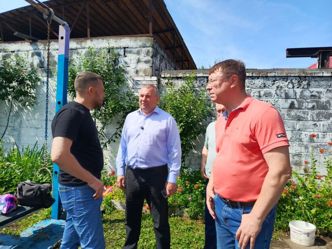 Из-за обильных ливней р. Осиновка, приток воды в которой увеличился в десятки раз, вышла из берегов Из-за обильных ливней р. Осиновка, приток воды в которой увеличился в десятки раз, вышла из берегов
