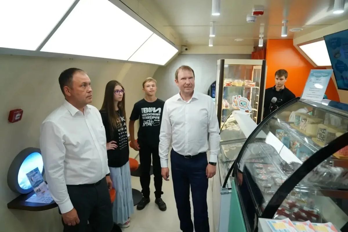 В Кемерове открылось уникальное кафе-мороженое «Антошка» внутри легендарного самолёта АН-12 В Кемерове открылось уникальное кафе-мороженое «Антошка» внутри легендарного самолёта АН-12