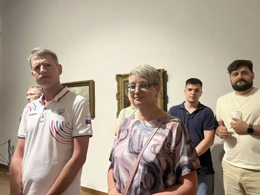 Сотрудники Министерства физической культуры спорта Кузбасса посетили выставку «Искусство впечатления Сотрудники Министерства физической культуры спорта Кузбасса посетили выставку «Искусство впечатления