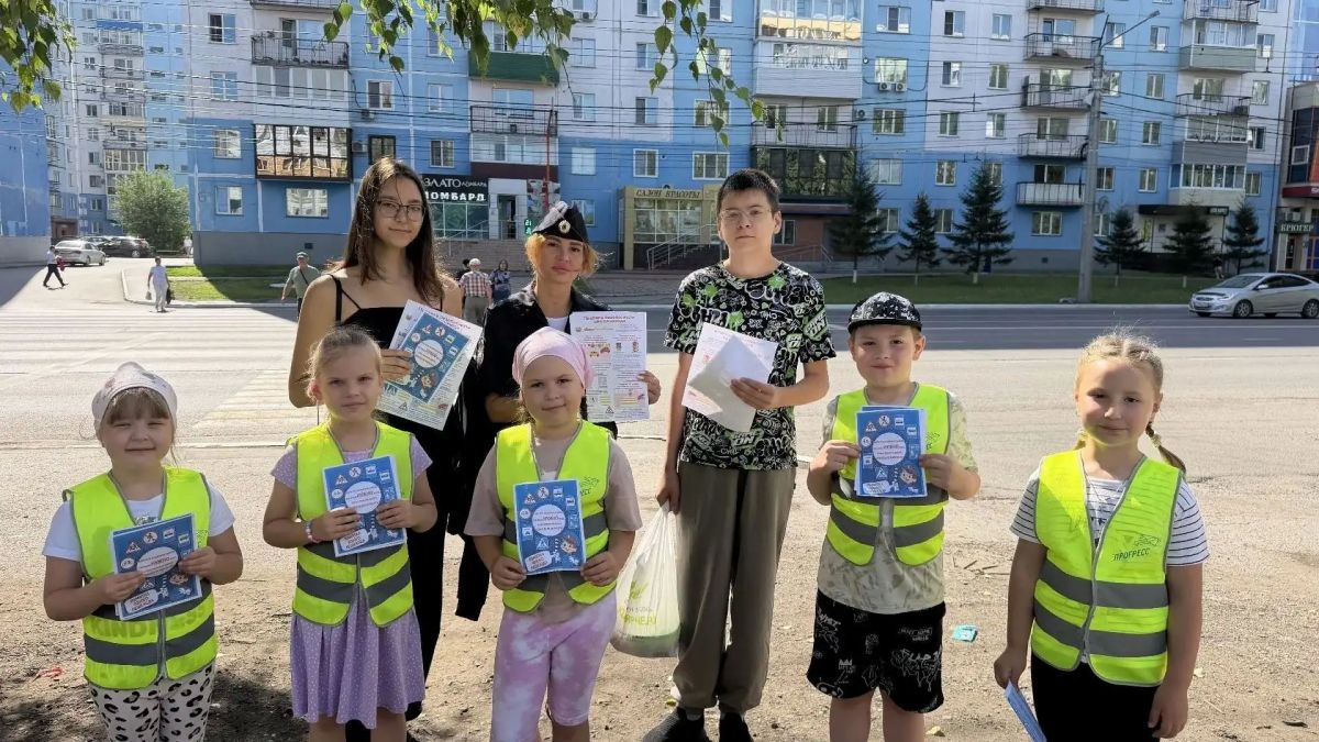 В Ленинске-Кузнецком полицейские призвали юных пешеходов соблюдать правила дорожного движения В Ленинске-Кузнецком полицейские призвали юных пешеходов соблюдать правила дорожного движения