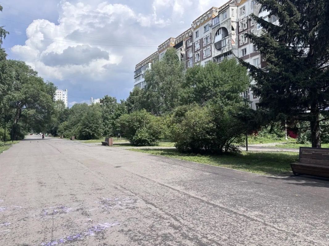 Сегодня руководитель администрации Центрального района Алексей Кузнецов провел обход территории, которая находится на гарантии после благоустройства в прошлом году Сегодня руководитель администрации Центрального района Алексей Кузнецов провел обход территории, которая находится на гарантии после благоустройства в прошлом году
