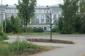 В обновленном сквере возле школы искусств №50 в Кировском районе появился уличный торшер в форме дерева