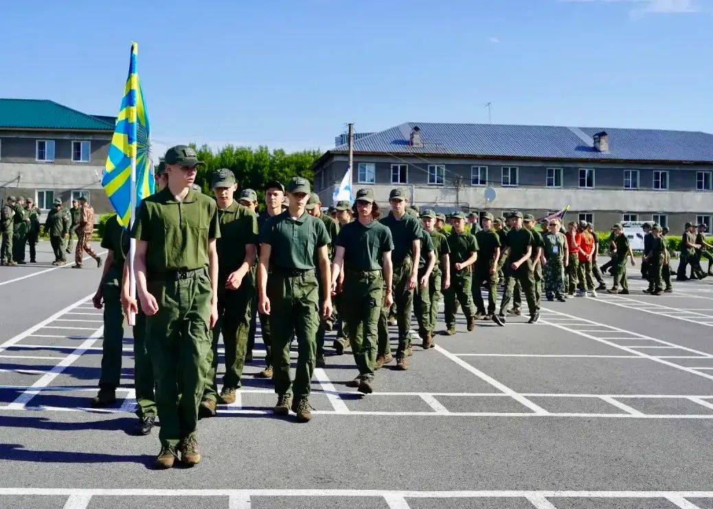 В «Авангарде» стартовала вторая военно-патриотическая смена «Время юных героев» В «Авангарде» стартовала вторая военно-патриотическая смена «Время юных героев»