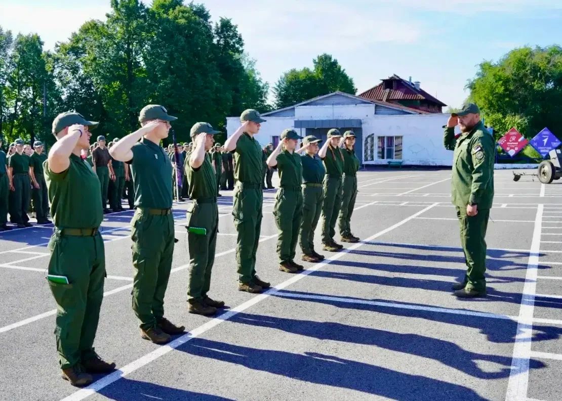 В «Авангарде» стартовала вторая военно-патриотическая смена «Время юных героев» В «Авангарде» стартовала вторая военно-патриотическая смена «Время юных героев»