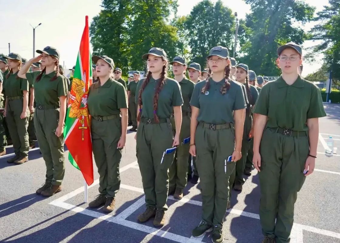 В «Авангарде» стартовала вторая военно-патриотическая смена «Время юных героев» В «Авангарде» стартовала вторая военно-патриотическая смена «Время юных героев»