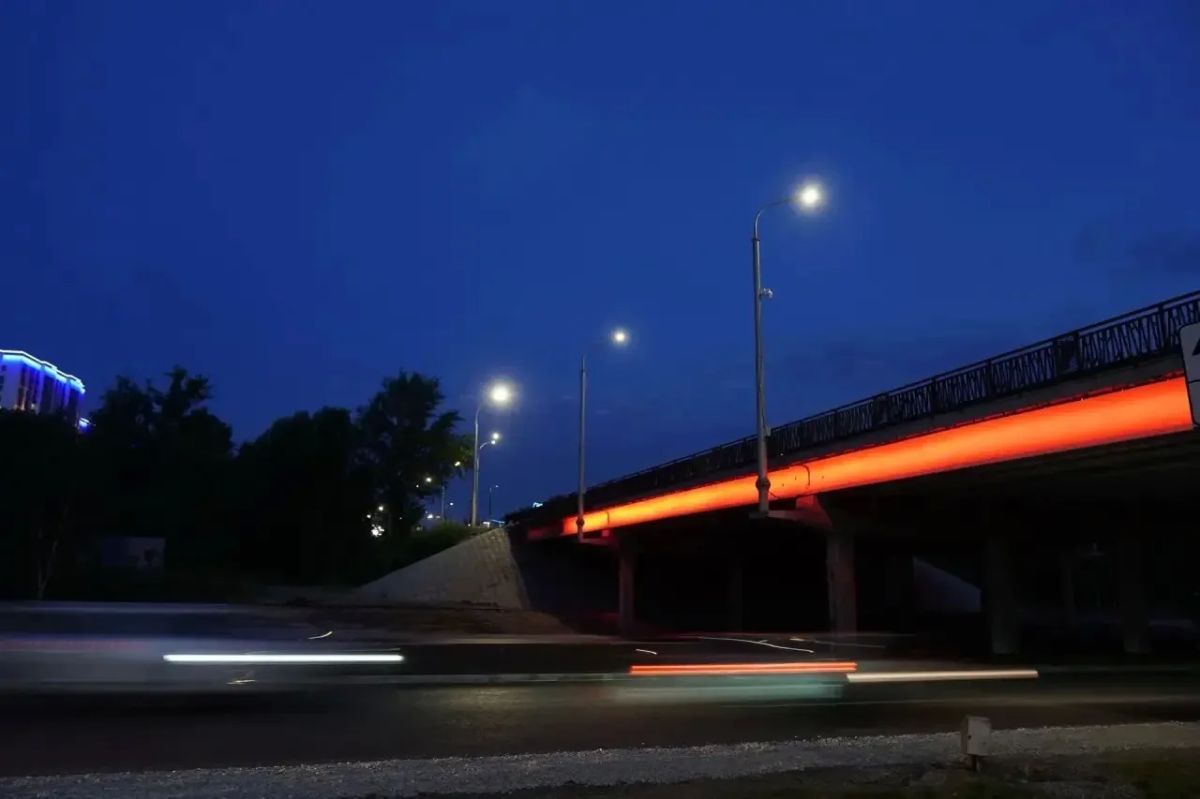 На Притомском путепроводе в Кемерове запустили тестирование новой архитектурной подсветки На Притомском путепроводе в Кемерове запустили тестирование новой архитектурной подсветки