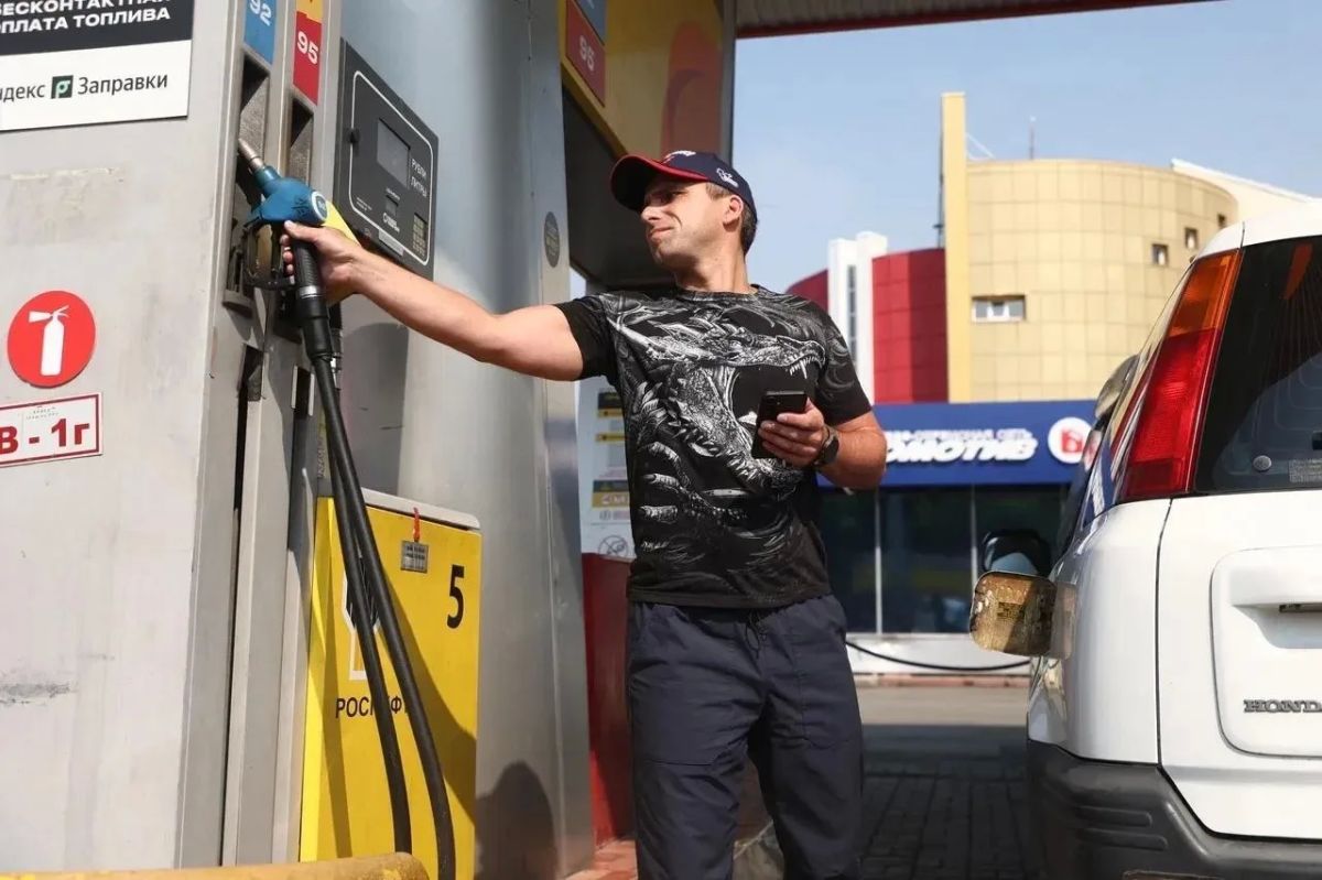 В Кузбассе на подходе к местам выгрузки находятся более 100 цистерн топлива, в том числе дизеля, 95-го и 92-го бензина В Кузбассе на подходе к местам выгрузки находятся более 100 цистерн топлива, в том числе дизеля, 95-го и 92-го бензина