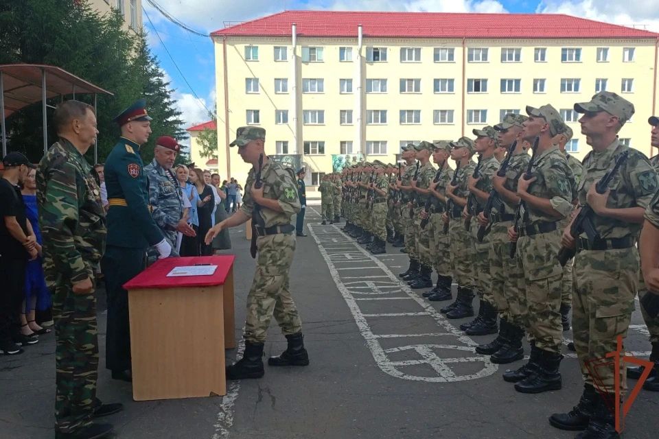 Более 60 новобранцев Росгвардии приняли Военную присягу в Омской области Более 60 новобранцев Росгвардии приняли Военную присягу в Омской области
