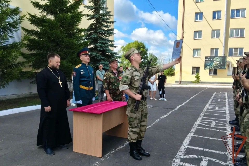 Более 60 новобранцев Росгвардии приняли Военную присягу в Омской области Более 60 новобранцев Росгвардии приняли Военную присягу в Омской области
