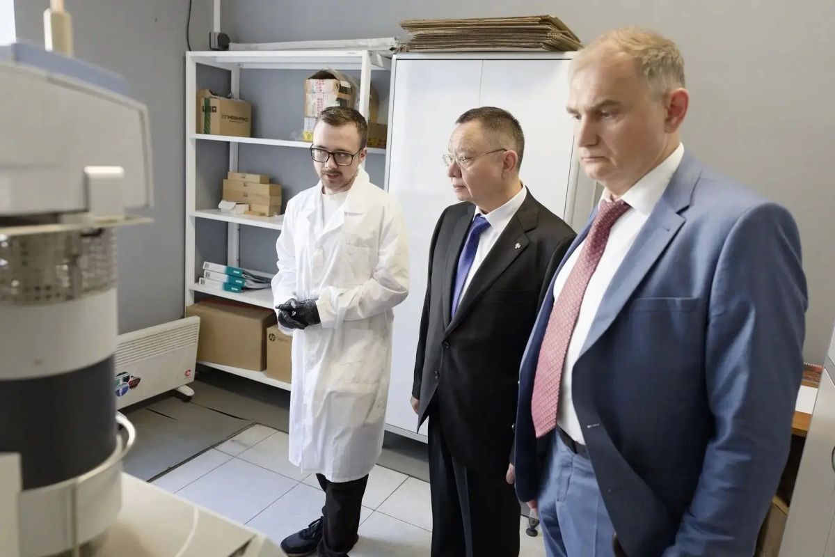 Министр строительства и ЖКХ РФ Ирек Файзуллин провел в НИЦ «Строительство» рабочее совещание по развитию научной составляющей строительной отрасли и наращиванию исследовательского потенциала для решения актуальных задач... Министр строительства и ЖКХ РФ Ирек Файзуллин провел в НИЦ «Строительство» рабочее совещание по развитию научной составляющей строительной отрасли и наращиванию исследовательского потенциала для решения актуальных задач...