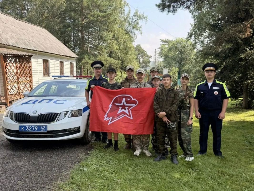 В Киселевске сотрудники Полиции посетили загородный оздоровительный лагерь, где провели увлекательную и познавательную встречу с воспитанниками местного отделения Всероссийского детско-юношеского военно-патриотического... В Киселевске сотрудники Полиции посетили загородный оздоровительный лагерь, где провели увлекательную и познавательную встречу с воспитанниками местного отделения Всероссийского детско-юношеского военно-патриотического...