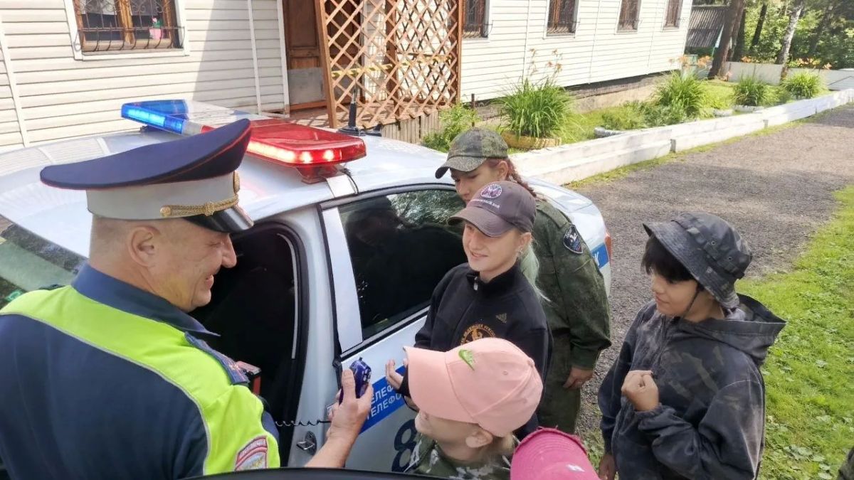 В Киселевске сотрудники Полиции посетили загородный оздоровительный лагерь, где провели увлекательную и познавательную встречу с воспитанниками местного отделения Всероссийского детско-юношеского военно-патриотического... В Киселевске сотрудники Полиции посетили загородный оздоровительный лагерь, где провели увлекательную и познавательную встречу с воспитанниками местного отделения Всероссийского детско-юношеского военно-патриотического...