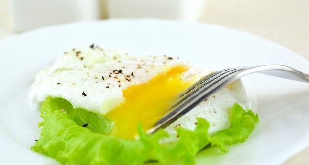 Искусство приготовления яиц-пашот: пошаговое руководство без лишних средств