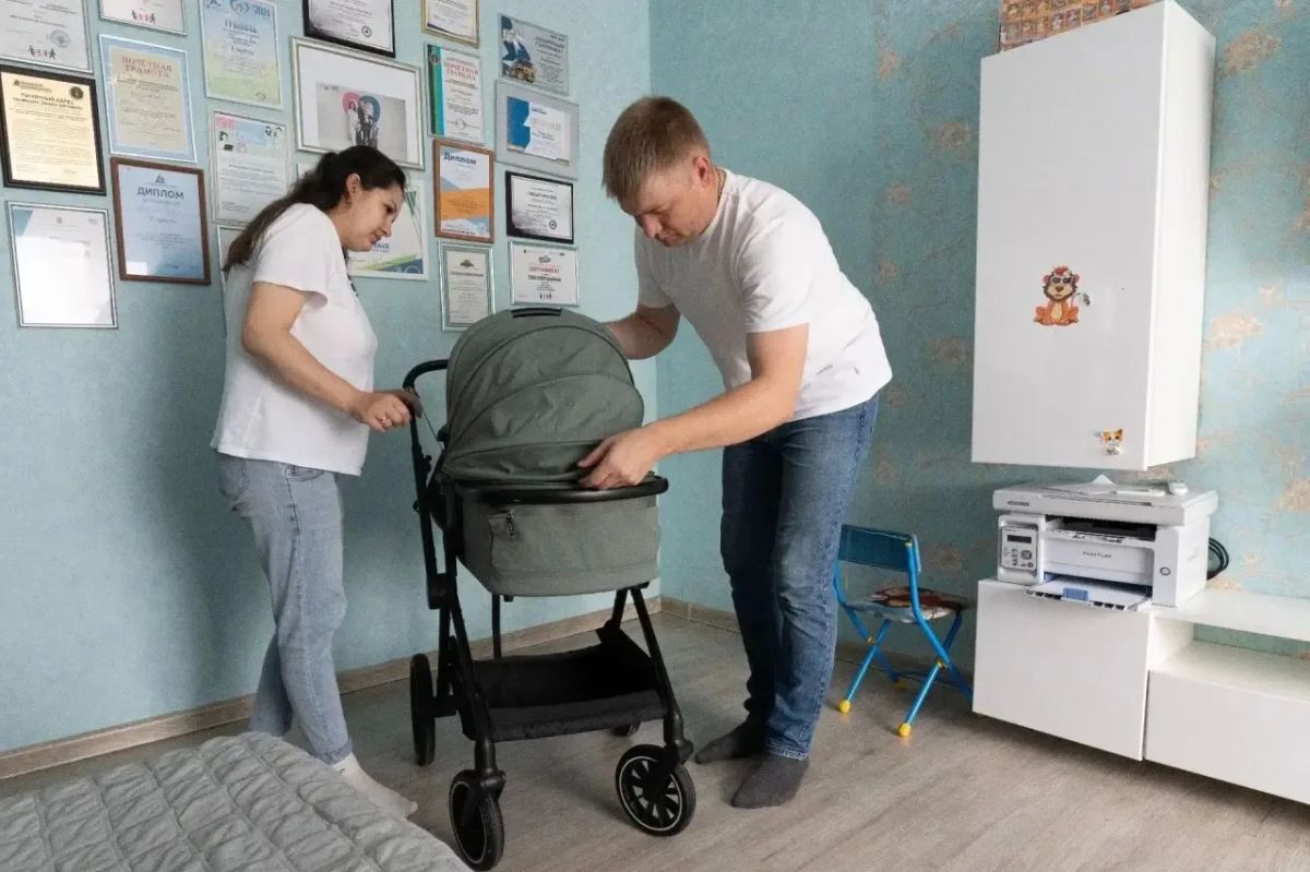 Хорошее подспорье для многодетной семьи: кемеровчане Пашенцевы взяли для своего четвёртого малыша необходимые вещи в прокате для новорожденных Хорошее подспорье для многодетной семьи: кемеровчане Пашенцевы взяли для своего четвёртого малыша необходимые вещи в прокате для новорожденных