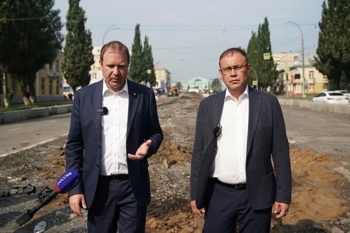 Дмитрий Анисимов: Сегодня вместе с губернатором Кузбасса Ильей Владимировичем Середюком проверили ход реконструкции трамвайного маршрута №10 Дмитрий Анисимов: Сегодня вместе с губернатором Кузбасса Ильей Владимировичем Середюком проверили ход реконструкции трамвайного маршрута №10