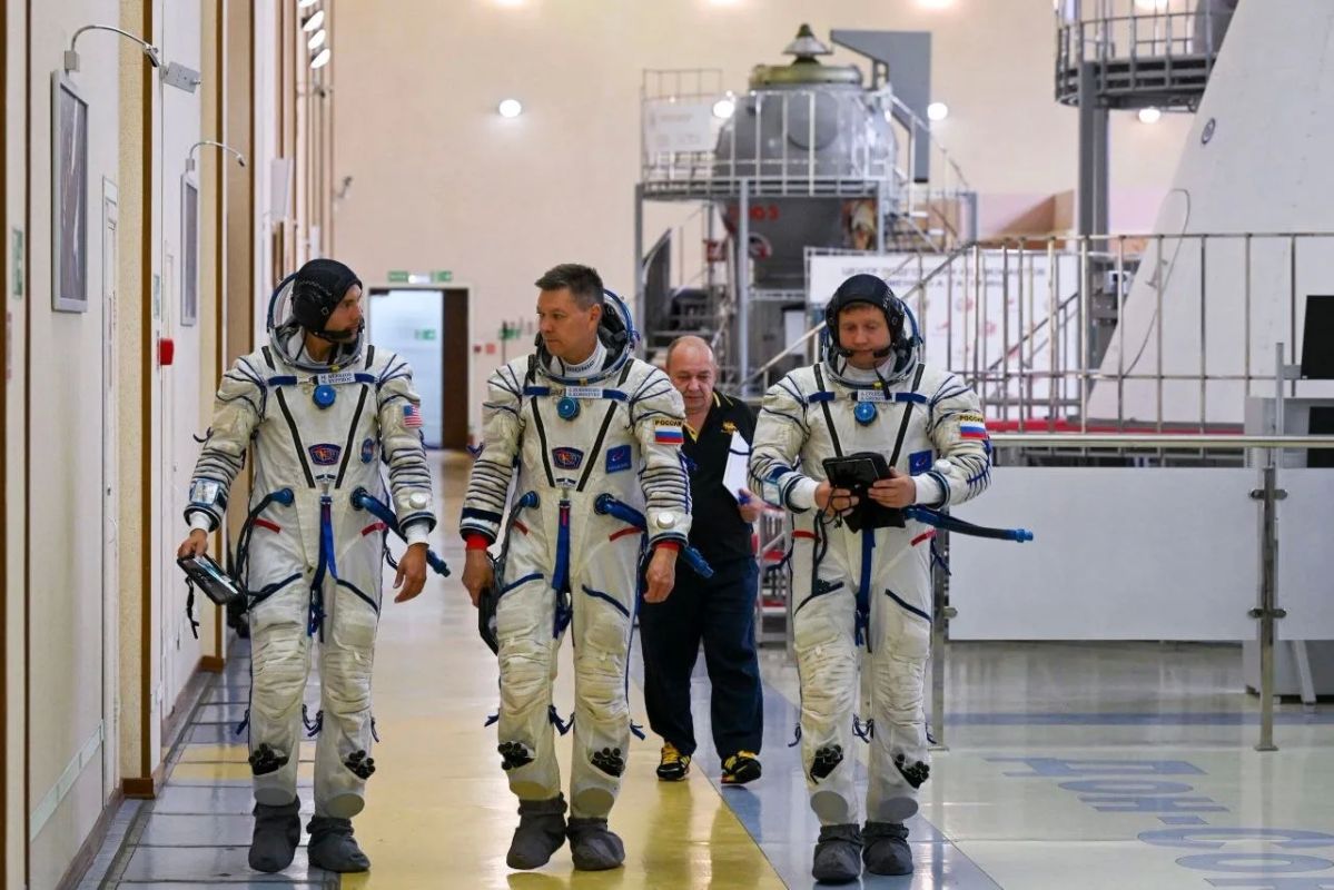Кузбасский космонавт Александр Гребёнкин приступил к тренировкам на «Союзе» Кузбасский космонавт Александр Гребёнкин приступил к тренировкам на «Союзе»