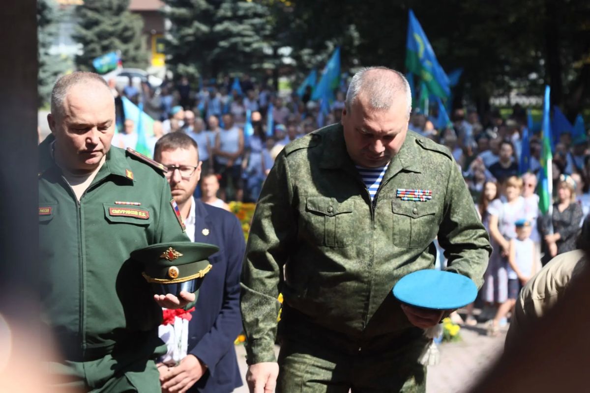 Сегодня лично поздравил наших десантников — и ветеранов, и тех, кто сейчас в строю Сегодня лично поздравил наших десантников — и ветеранов, и тех, кто сейчас в строю