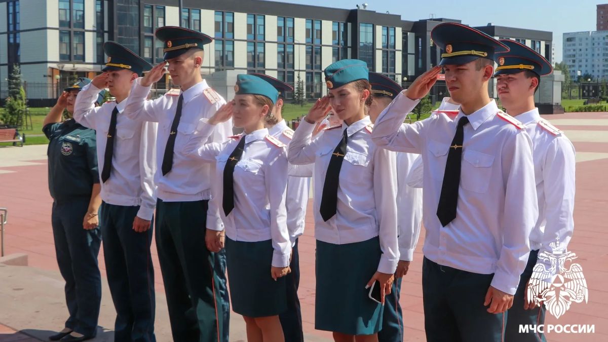 В подразделения МЧС России Кузбасса прибыли молодые офицеры В подразделения МЧС России Кузбасса прибыли молодые офицеры